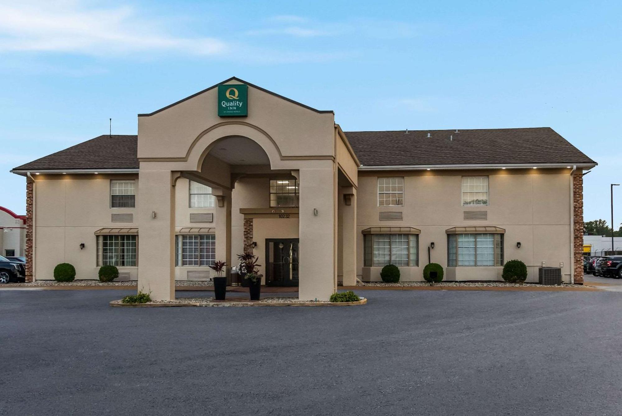 Quality Inn Airport Woodson Terrace Bagian luar foto